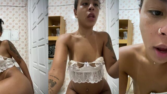 I love cumshots on my body, especially when they’re wet and wild!