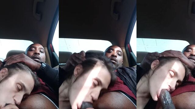Toothless crackhead gets facefucked and deepthroat fucked on cam show