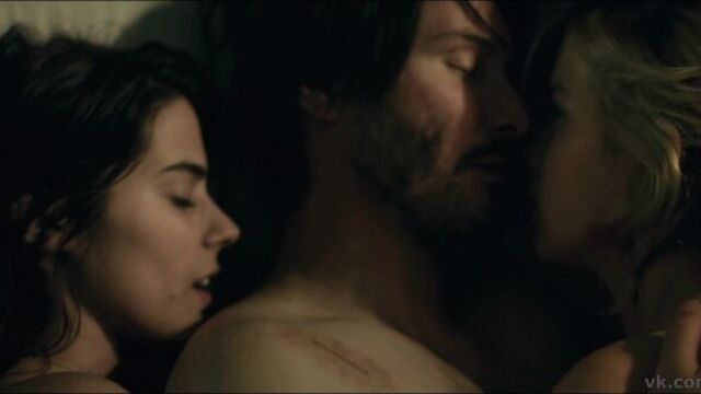 Групповой секс с Аной де Армас и Лоренцой Иззо