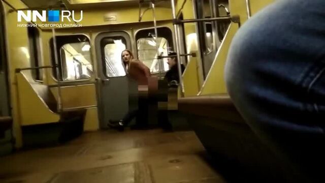 18+ Секс в метро