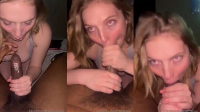 A stunning blonde with a big ass enjoys masturbating on camera