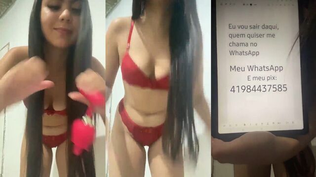 Hot and saggy MILF enjoys solo sex in the bathroom