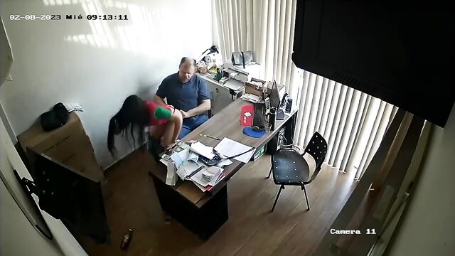 Flagrante da safada no trabalho que vazou para a internet