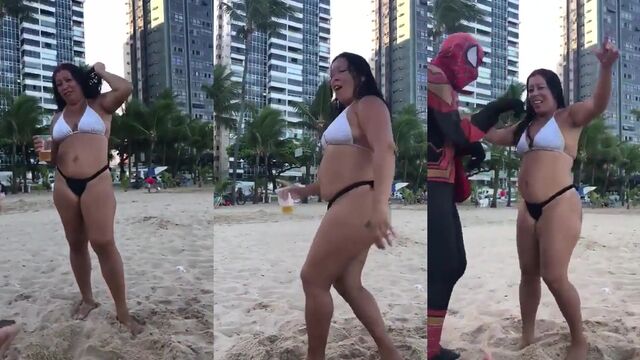 Latin MILF Maluquinha fucks with popular YouTuber Dinha