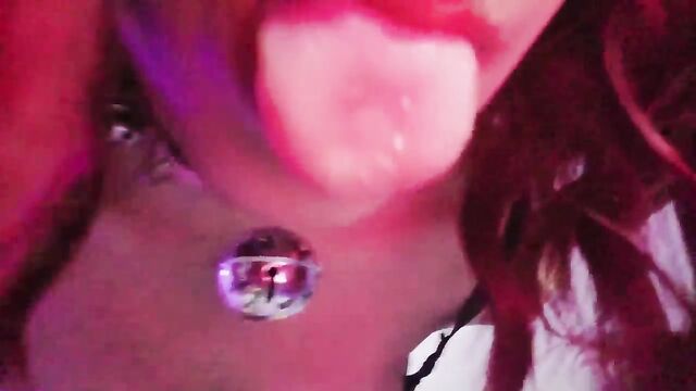 Aiko cherries is a hot Safada with a lot of passion