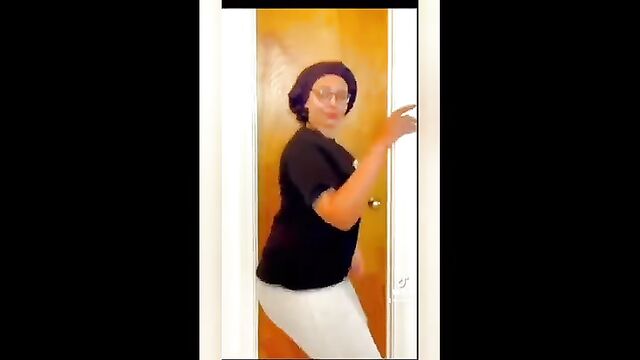 Ebony MILF shows off her twerking skills in homemade vid