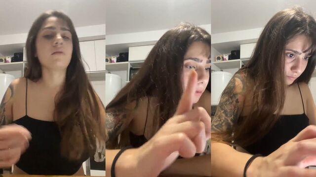 AlexiaBlack2 gets wild in a steamy Argentinian setting on Cam4