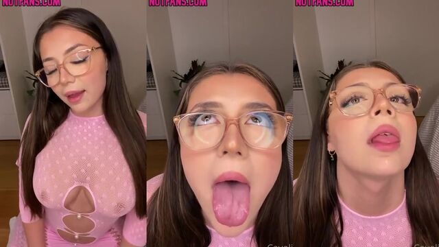 The sexy brunette with glasses plays with her favorite dildo