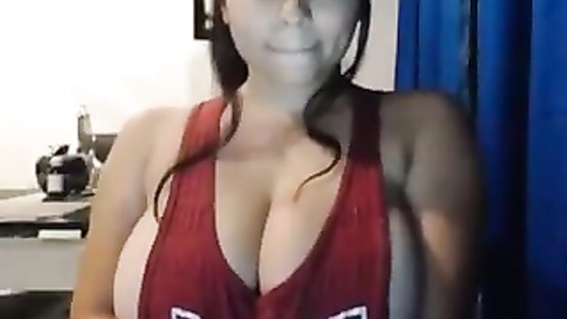Bigtits Latina camgirl Inocentekitty shows off her huge boobs during a sexy show