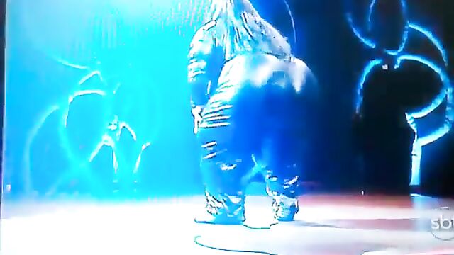 Fat granny shows off her giant ass and pussy