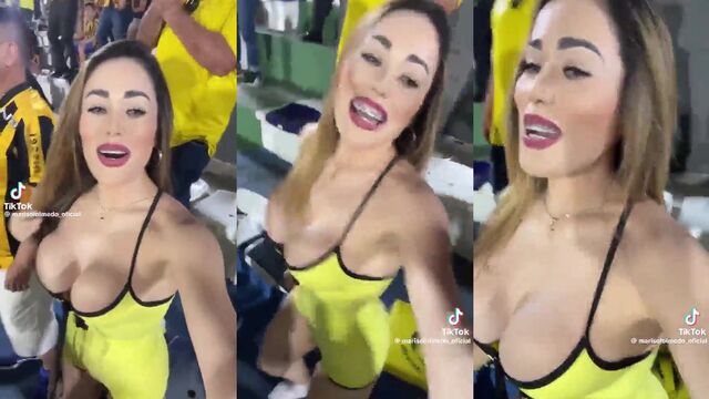 A sexy woman has an amazing tetona and fucks with her boyfriend