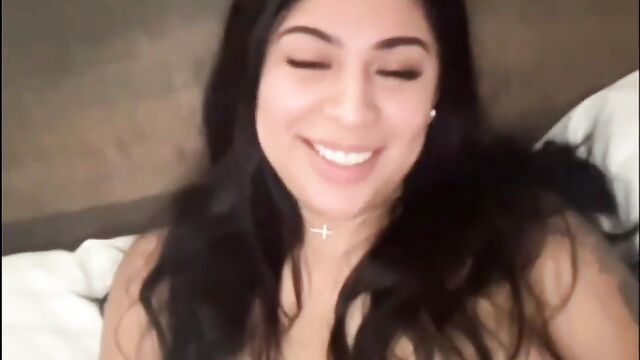 Colombian babe gets her pussy pounded in a steamy session