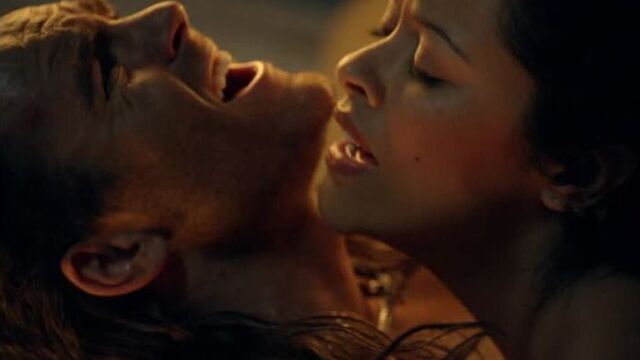 эротическая сцена из сериала спартак s00e02