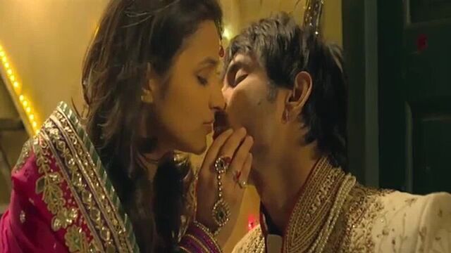 parineeti chopra kissing Sushant Singh Rajput in SUDDH DESI ROMANCE - HD