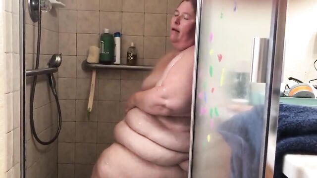 Ssbbw jiggling her fat with a teasing smile