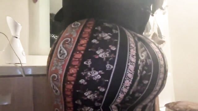 Big booty ebony makes it clap with mesmerizing twerking skills