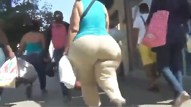 Big booty Latina gets her pussy railed and takes a cum shot
