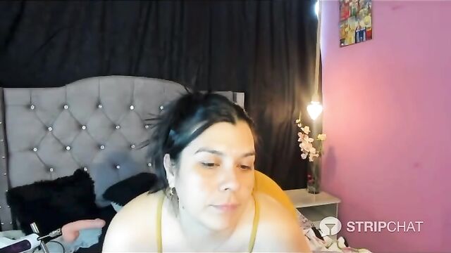 Thick Latina with a big ass strips and twerks after taking a shower