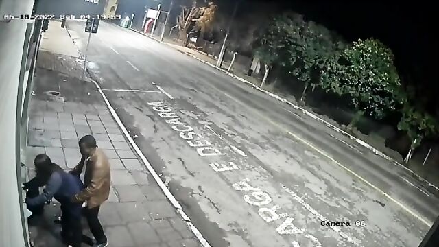 The old slut was punished with a thick broomstick, the vagabunda!
