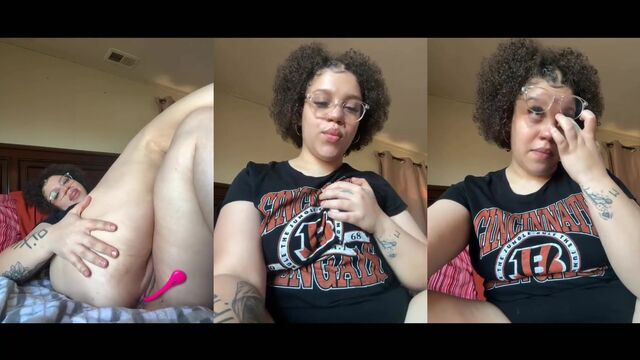A fat webcam girl plays with her pussy using a vibrator on camera