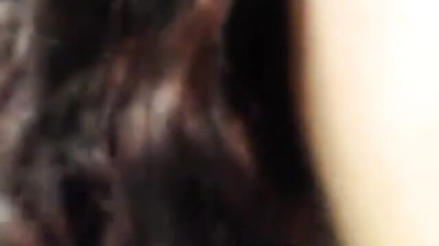 Latina beauty squirts on webcam in a hot session