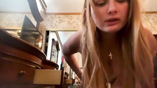 The onlyfans model leaked her big ass and small tits video