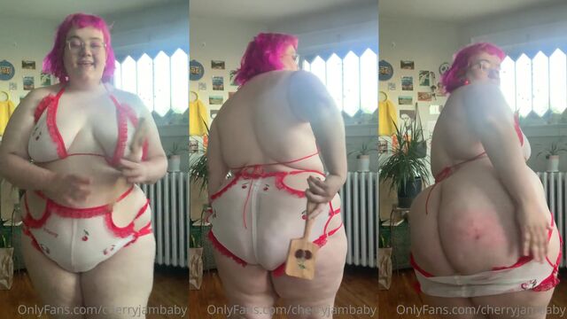 Thick SSBBW Daisy fucks her ass in black stockings, showcasing her PWAG charm