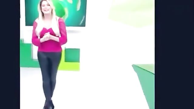 Hot Brazilian TV reporter shows off her camel toe and tight pants