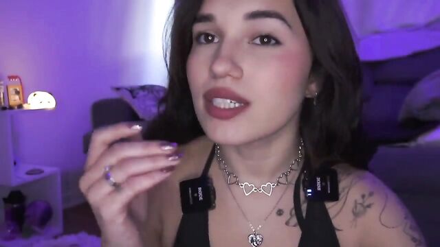 Jey ASMR makes you moan with pleasure while fingering her pussy