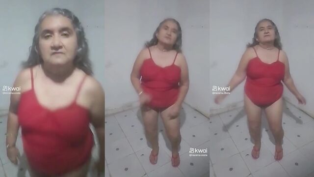 A shameless granny is showing off her old cunt