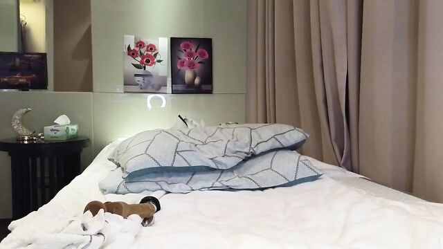 Skinny ass plugging with a hot vlogger on Chaturbate VOD - I_AMLILITHX