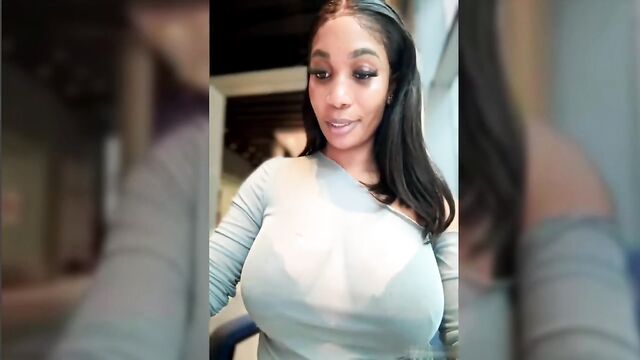 Latina girl without panties under her dress in the park