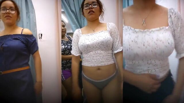Spy captures a girl changing her clothes in the vestido in the changing room