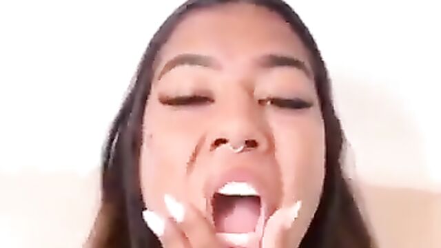 Morena gets her ass eaten and screams with pleasure in a hot scene