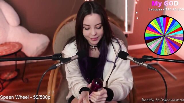 Russian teen Moona ASMR gets her pussy streamed