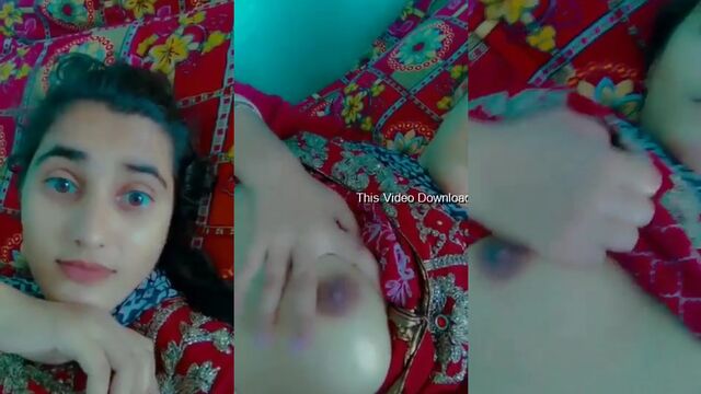 A beautiful Pakistani babe took a bath and showed her boobs