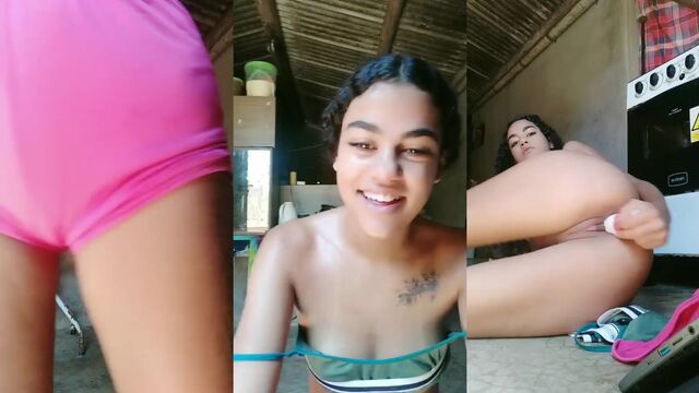 Novinha Magrinha dancing live, a sensual peladinha with no panties!
