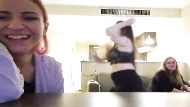 Funk live stream with a young woman displaying her big ass