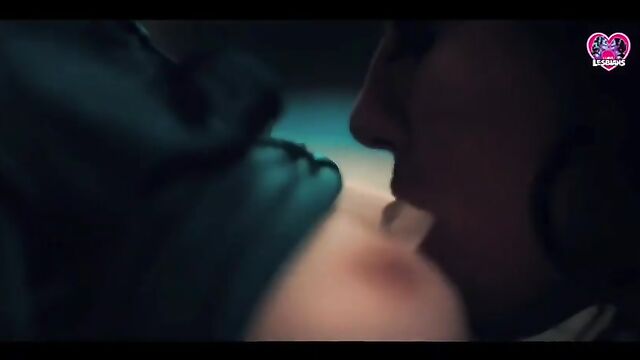 Lali Esposito in hot lesbian scene