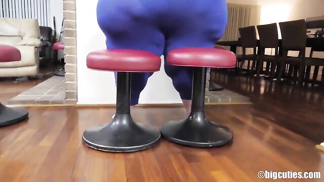Fat SSBBW getting naked and shaking her big ass