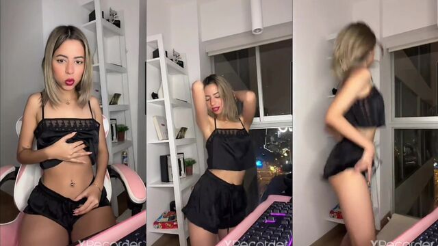 Twitch streamer Kimmikka gets fucked on cam show