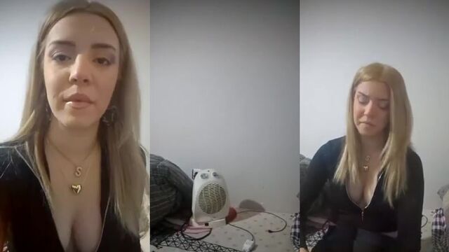 Turkish camwhore records herself wanking with a dildo on cam