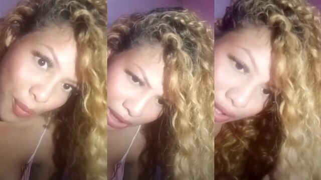 A girl showed her boobs during a live stream of Neiko
