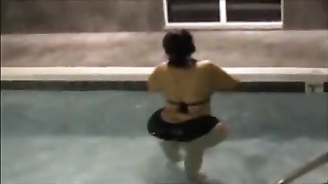 Twerking with a big booty girl who loves to ride
