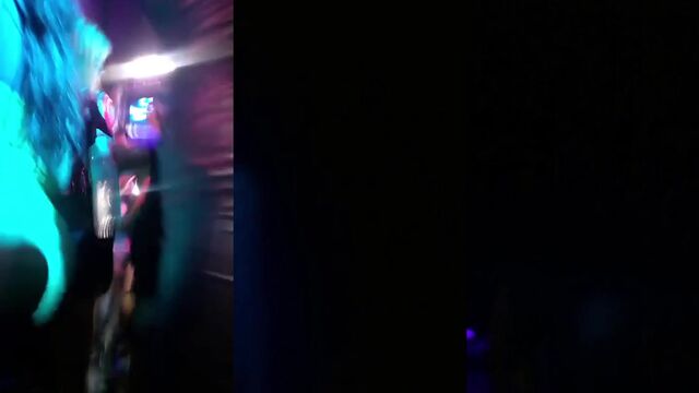 Grinding slut shakes her ass in the Electric Boogaloo style