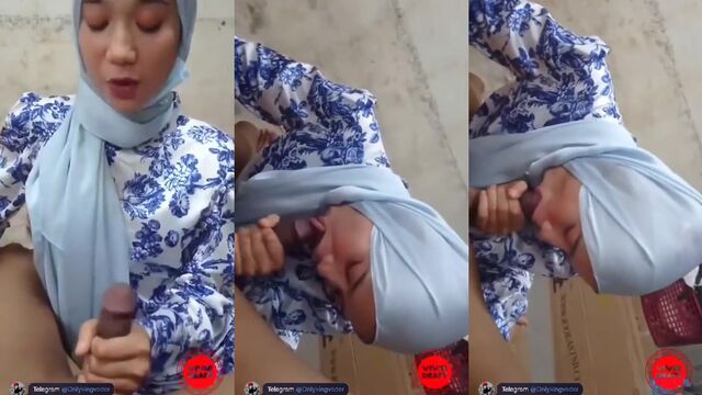 Hijab neng Vivi performs oral sex (720)