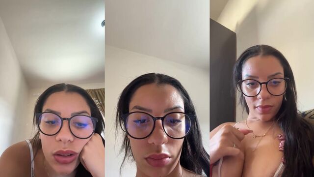 Lives ( Diversas ) ² - Hot amateur girls getting naked and leaking in the bathroom