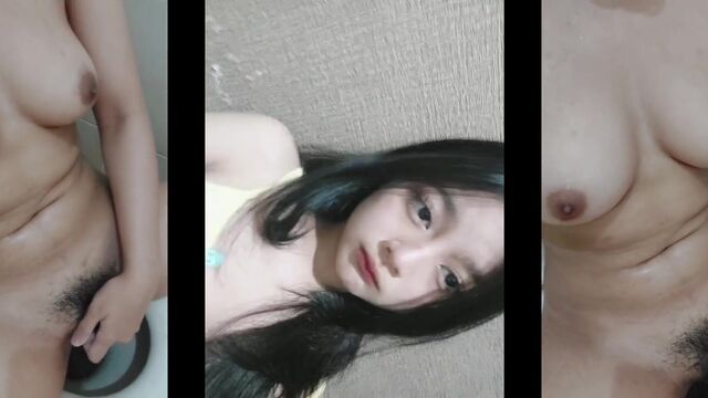 Girl with a beautiful pussy, very horny and eager to give a blowjob