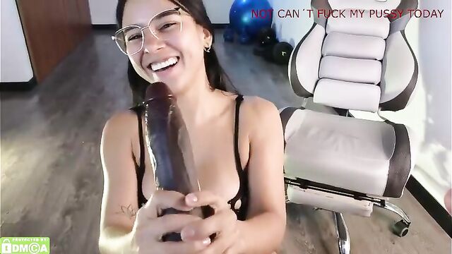 Nicollbashel's December 17, 2025, 7:31 AM VOD from Chaturbate