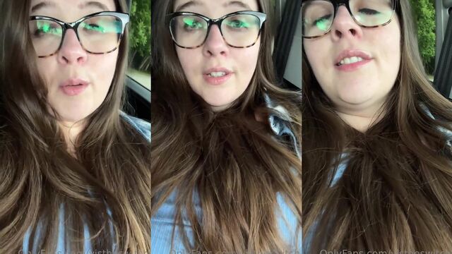 Fat woman shows her belly button, shakes her fupa, and gets clapped